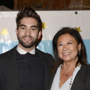 Kendji Girac et Jeanne d'Hauteserre (maire du 8ème arrondissement de Paris) participent à l'inauguration du village de Noël des Champs-Élysées à Paris le 13 novembre 2015. ©Coadic Guirec