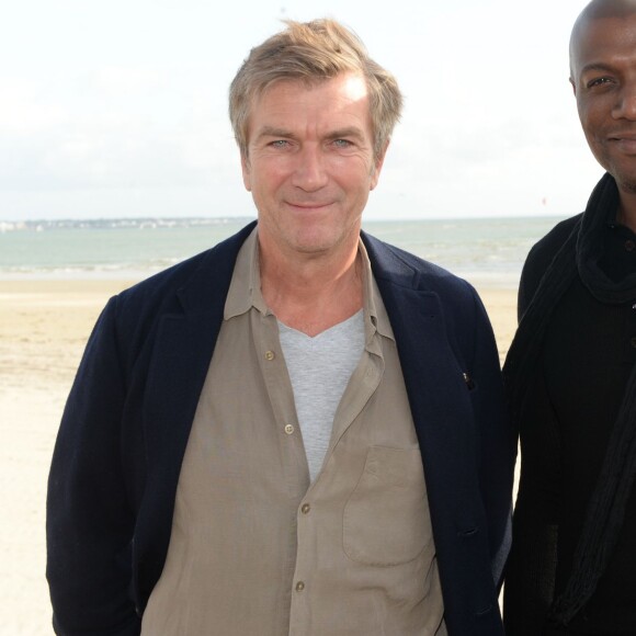 Philippe Caroit et Harry Roselmack - Rendez-vous sur la plage lors du Festival du Cinéma et Musique de Film de La Baule, le 14 novembre 2015.