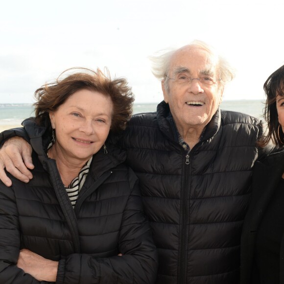 Macha Méril et son mari Michel Legrand, Mathilda May - Rendez-vous sur la plage lors du Festival du Cinéma et Musique de Film de La Baule, le 14 novembre 2015.