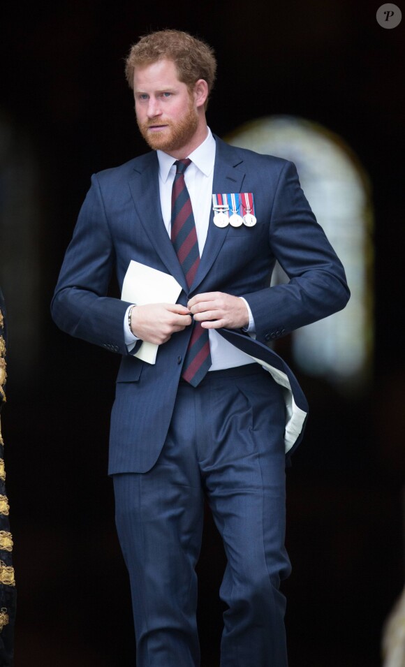 Le prince Harry se rend à une messe "Bomb Disposal Services" en la cathédrale Saint-Paul à Londres le 22 octobre 2015
