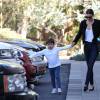 Miranda Kerr et son fils Flynn à Malibu, Los Angeles, le 7 novembre 2015.