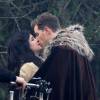 Ginnifer Goodwin enceinte et son fiancé Josh Dallas sur le tournage de la serie "Once Upon A Time" à Vancouver, le 27 novembre 2013.