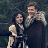 Ginnifer Goodwin enceinte et son fiance Josh Dallas sur le tournage de la serie "Once Upon A Time" a Vancouver, le 27 novembre 2013.