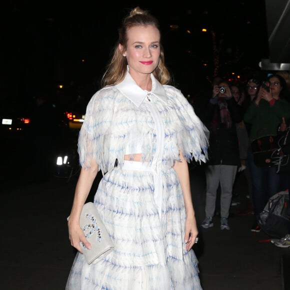 Diane Kruger arrive au MoMA pour assister au dîner caritatif du département cinéma du musée, en l'honneur de Cate Blanchett. New York, le 17 novembre 2015.