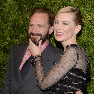 Ralph Fiennes et Cate Blanchett assistent au dîner caritatif du département cinéma du MoMA. New York, le 17 novembre 2015.