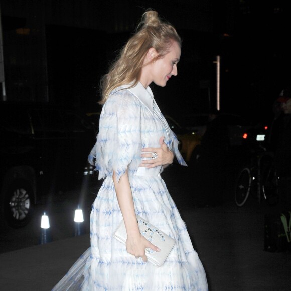 Diane Kruger arrive au MoMA pour assister au dîner caritatif du département cinéma du musée, en l'honneur de Cate Blanchett. New York, le 17 novembre 2015.
