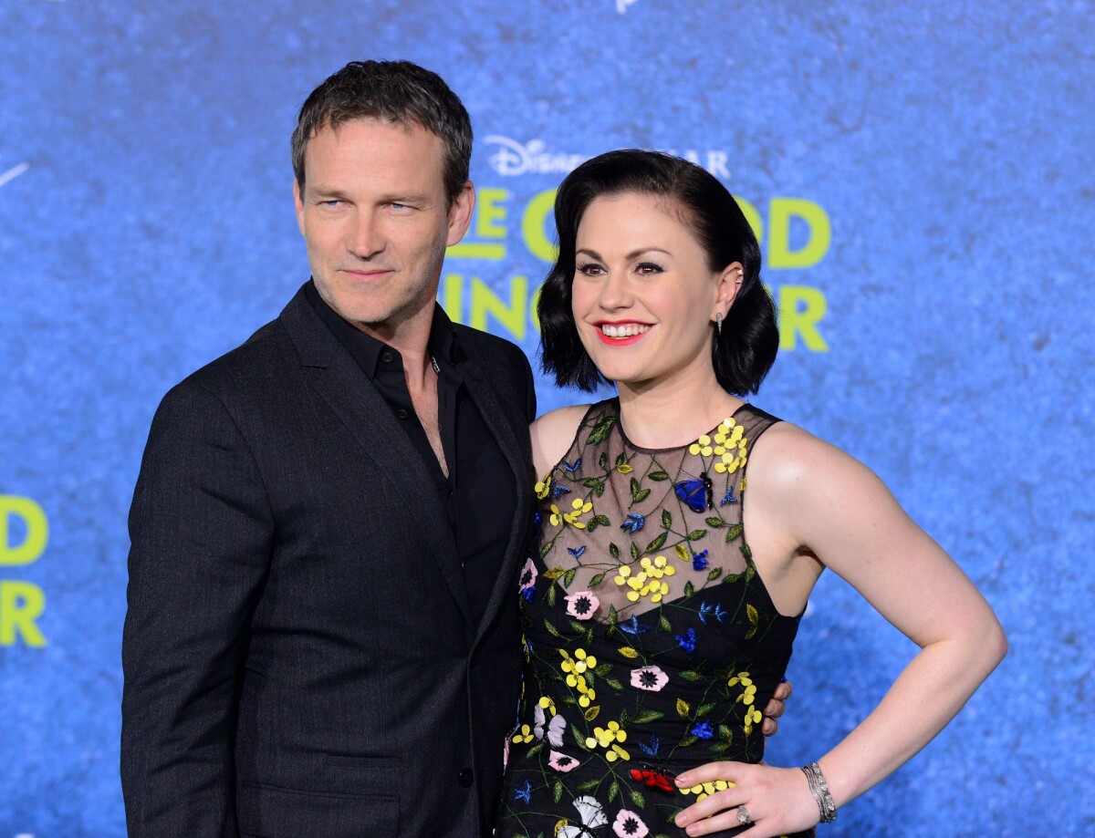 Anna Paquin et Stephen Moyer : Les amoureux craquent pour un petit  dinosaure - Purepeople