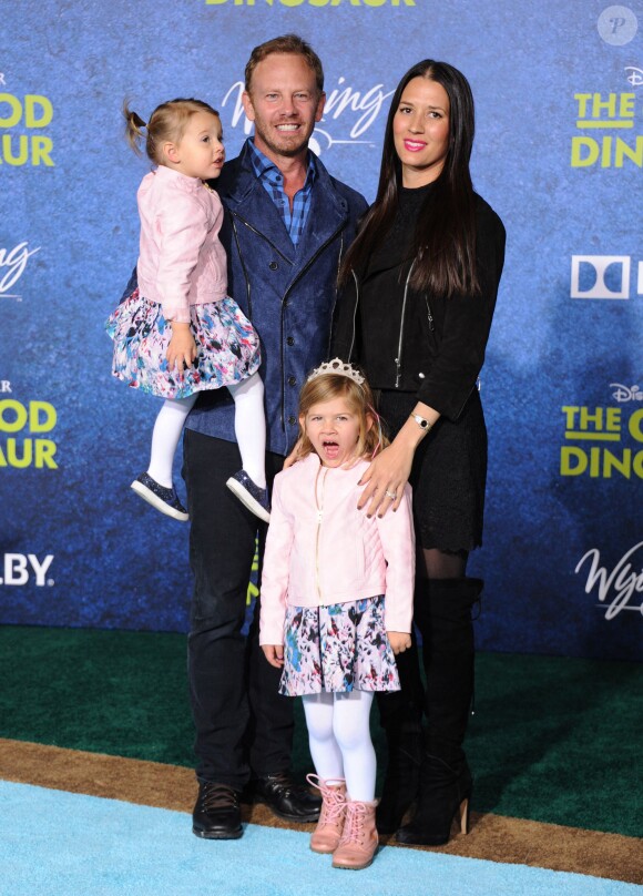 Ian Ziering et sa famille à la première du film Le voyage d'Arlo à Los angeles, le 17 novembre 2015.