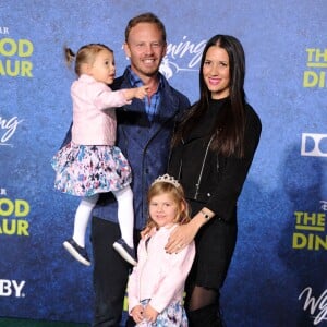 Ian Ziering et sa famille à la première du film Le voyage d'Arlo à Los angeles, le 17 novembre 2015.