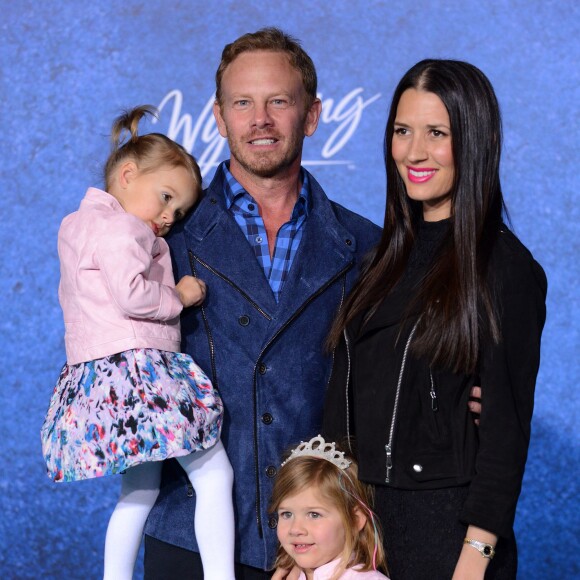 Ian Ziering et sa famille à la première du film Le voyage d'Arlo à Los angeles, le 17 novembre 2015.