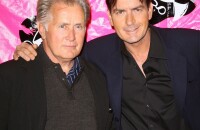 L'acteur américain Charlie Sheen, 50 ans, a reçu le soutien de son père Martin Sheen après l'annonce de sa séropositivité.