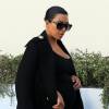 Kim Kardashian enceinte fait du shopping à Beverly Hills, le 18 novembre 2015  Pregnant reality star Kim Kardashian is spotted out shopping in Beverly Hills, California on November 18, 201518/11/2015 - Beverly Hills