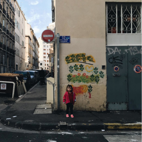 Romy, 3 ans, fille de la chanteuse Coeur de Pirate, à Marseille, en novembre 2015.