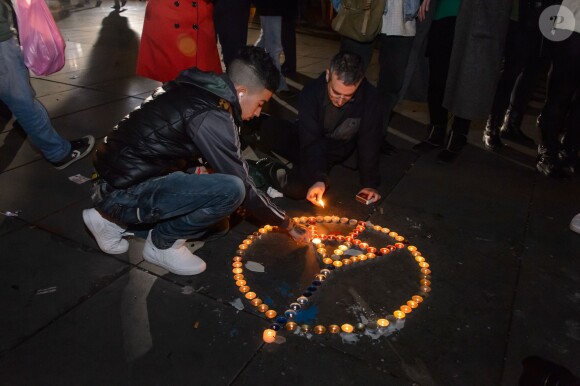 Hommage aux victimes des attentats de Paris une semaine après place de la République - Paris le 20 Novembre 2015 - © Lionel Urman / Bestimage Paris