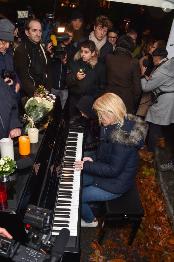 Hommage aux victimes des attentats de Paris une semaine après devant Le Bataclan - Paris le 20 Novembre 2015 - © Lionel Urman / Bestimage Paris