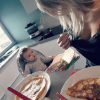 Stéphanei Clerbois fait des crêpes pour Lyam, le 15 novembre 2015.