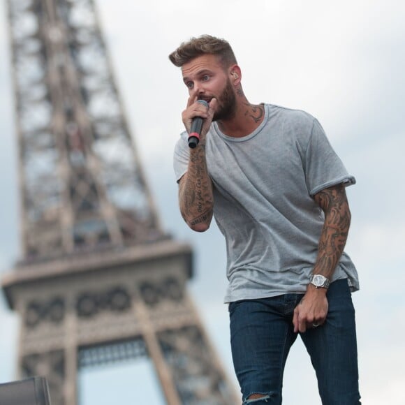 Matt Pokora, à la journée mondiale des oubliés des vacances de l'association du Secours populaire au Champ-de-Mars à Paris, le 19 août 2015.