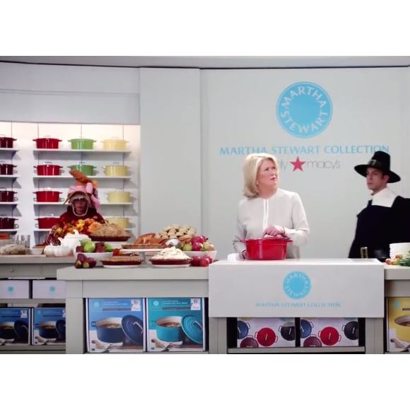 Martha Stewart - Les stars font la promotion du Black Friday pour la chaîne de magasins Macy's / vidéo postée sur Youtube.