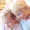 Hattie et Stella, les filles de Tori Spelling jouent les mannequins pour la marque Modern Queen Kids.
