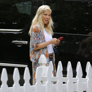 Exclusif - Tori Spelling et son mari Dean McDermott recherchent un nouveau domicile avec leurs filles Hattie et Stella McDermott à Los Angeles, le 4 octobre 2015