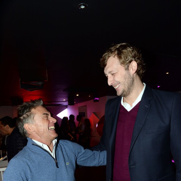 Exclusif - Gérard Holtz et Amaury Leveaux - Soirée pour les 25 ans de Point Plume dans leur boutique à Paris, le 25 novembre 2015. ©Rachid Bellak/Bestimage