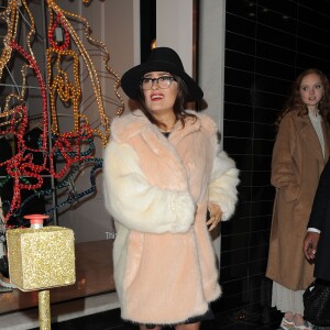 Salma Hayek assiste à la présentation des illuminations de Noël du magasin Stella McCartney. Londres, le 25 novembre 2015.