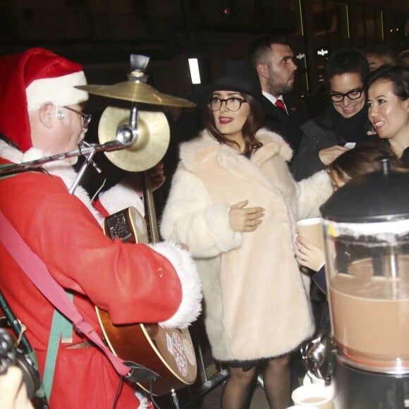 Salma Hayek assiste à la présentation des illuminations de Noël du magasin Stella McCartney. Londres, le 25 novembre 2015.