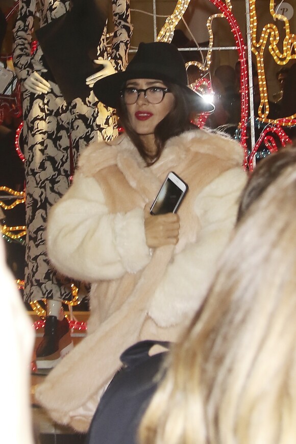 Salma Hayek assiste à la présentation des illuminations de Noël du magasin Stella McCartney. Londres, le 25 novembre 2015.