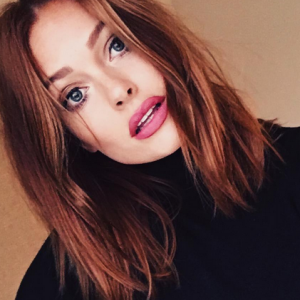 Caroline Receveur est devenue rousse / photo postée sur Instagram. Automne 2015.