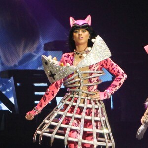Katy Perry a démarré sa tournée "Prismatic Tour" en donnant son premier concert à Belfast. Le 7 mai 2014