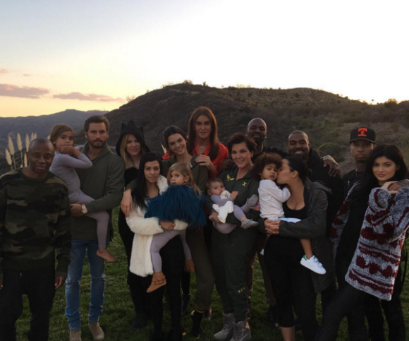 Les membres de la famille Kardashian-Jenner-West fêtent Thanksgiving sur les collines de Los Angeles. Photo publiée le 26 novembre 2015.