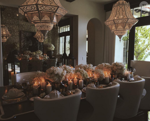 La superbe table des Kardashian-Jenner-West, réunis pour Thanksgiving. Photo publiée le 26 novembre 2015.