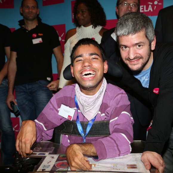 Exclusif - Le chanteur Grégoire - Conférence de presse du bilan de la 5ème édition de l'opération "Mets tes baskets dans l'entreprise" de l'association ELA au siège de la FDJ à Boulogne-Billancourt le 26 novembre 2015. © CVS