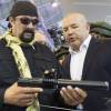 Steven Seagal visite le 2e salon international "Oboronexpo-2014" à Zhukovsky, près de Moscou, le 14 août 2014.