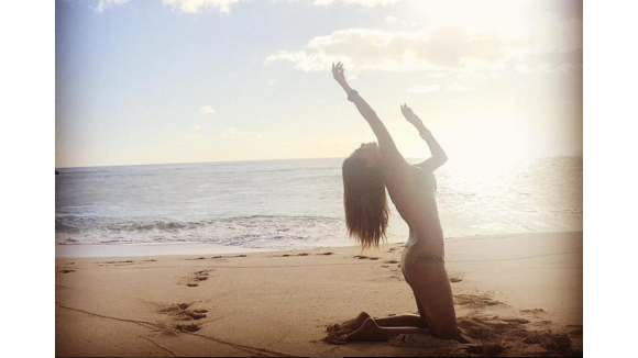 Nicole Scherzinger : La bombe des plages divine à Hawaï, auprès de sa famille