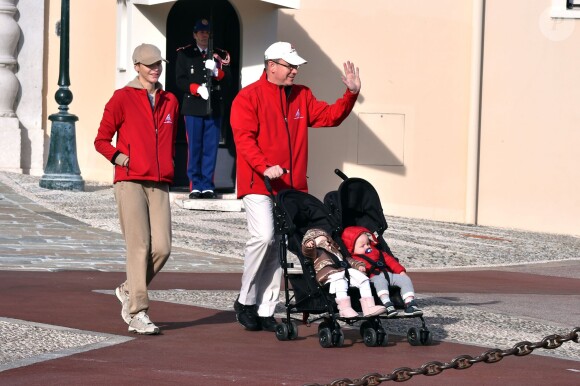 Le prince Albert II de Monaco et la princesse Charlene ont participé avec leurs jumeaux le prince Jacques et la princesse Gabriella, dimanche 29 novembre 2015, à une "Marche pour le Climat" organisée à Monaco par la Fondation Prince Albert II en prélude à la COP21, sommet sur le réchauffement climatique du 30 novembre au 11 décembre à Paris. © Bruno Bebert / Bestimage