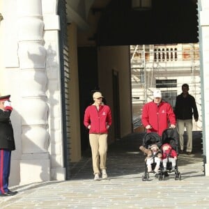 Le prince Albert II et la princesse Charlene de Monaco ainsi que leurs jumeaux le prince Jacques et la princesse Gabriella ont participé en famille dimanche 29 novembre 2015 à une "Marche pour le Climat" organisée à Monaco par la Fondation Prince Albert II en prélude à la COP21, sommet sur le réchauffement climatique du 30 novembre au 11 décembre à Paris. © Claudia Albuquerque / Bestimage