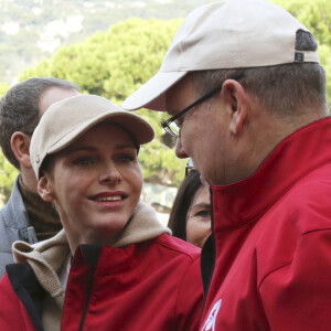 Le prince Albert II et la princesse Charlene de Monaco ainsi que leurs jumeaux le prince Jacques et la princesse Gabriella ont participé en famille dimanche 29 novembre 2015 à une "Marche pour le Climat" organisée à Monaco par la Fondation Prince Albert II en prélude à la COP21, sommet sur le réchauffement climatique du 30 novembre au 11 décembre à Paris. © Claudia Albuquerque / Bestimage