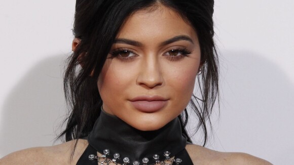 Kylie Jenner sort sa ligne de maquillage : Ses lèvres, son business numéro un !