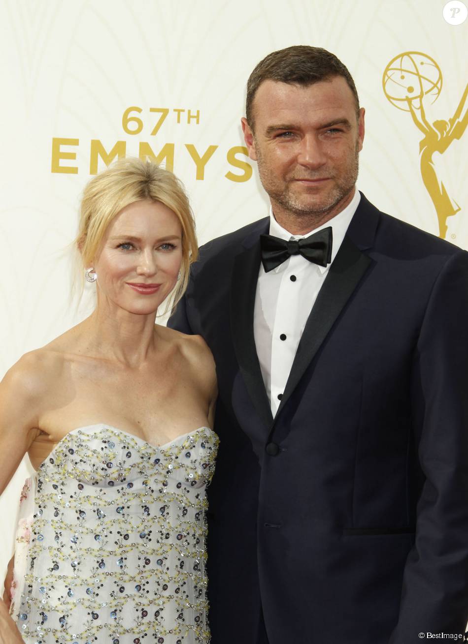Naomi Watts Et Son Nouveau Compagnon Naomi Watts et son compagnon Liev Schreiber - Photocall des 67ème Emmy  Awards à Los Angeles le 20 septembre 2015 - Purepeople