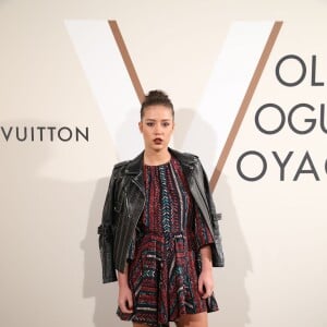 Adèle Exarchopoulos assiste au vernissage de l'exposition "Volez, Voguez, Voyagez - Louis Vuitton" au Grand Palais. Paris, le 3 décembre 2015.