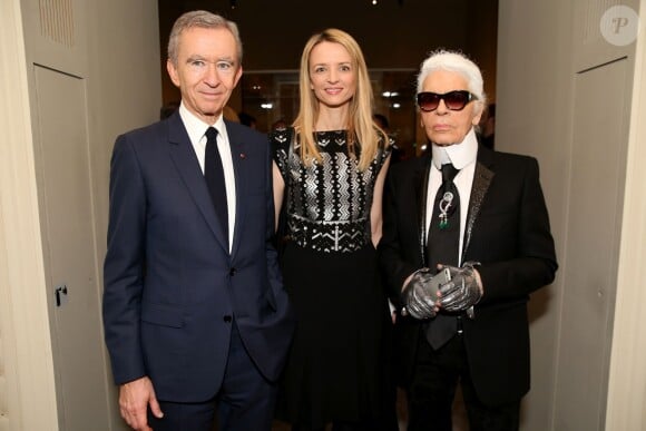 Bernard Arnault, Delphine Arnault et Karl Lagerfeld assistent au vernissage de l'exposition "Volez, Voguez, Voyagez - Louis Vuitton" au Grand Palais. Paris, le 3 décembre 2015.