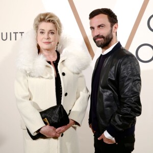 Catherine Deneuve et Nicolas Ghesquière assistent au vernissage de l'exposition "Volez, Voguez, Voyagez - Louis Vuitton" au Grand Palais. Paris, le 3 décembre 2015.