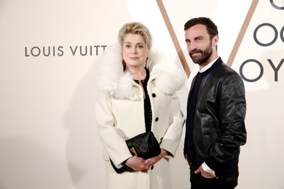 Catherine Deneuve et Nicolas Ghesquière assistent au vernissage de l'exposition "Volez, Voguez, Voyagez - Louis Vuitton" au Grand Palais. Paris, le 3 décembre 2015.