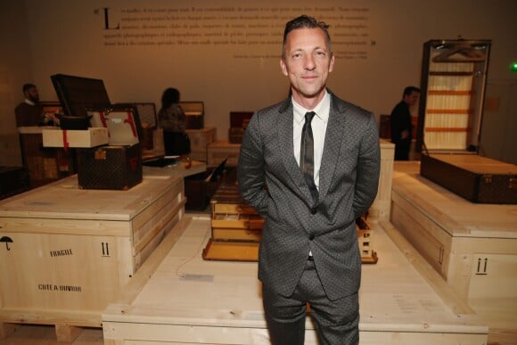 Olivier Saillard (historien de la mode et directeur du musée de la Mode de Paris) assiste au vernissage de l'exposition "Volez, Voguez, Voyagez - Louis Vuitton" au Grand Palais. Paris, le 3 décembre 2015.