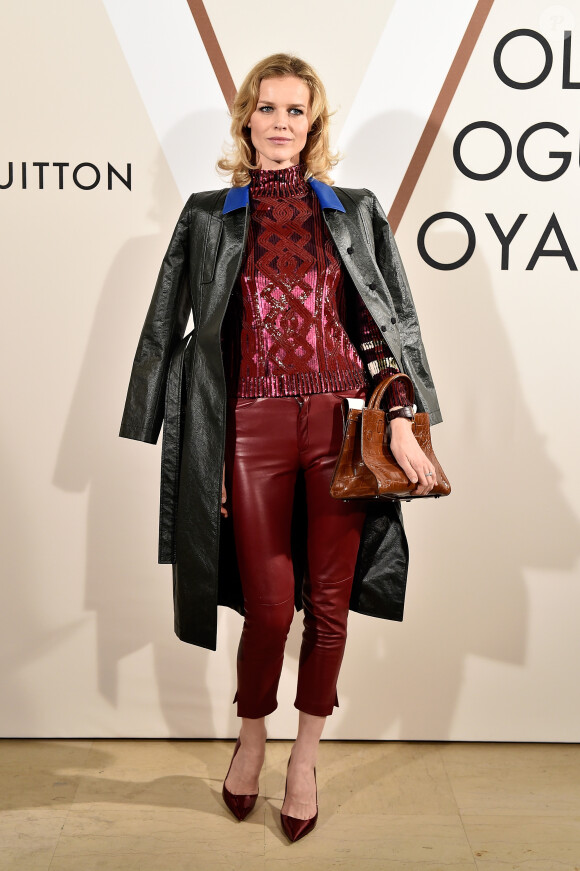 Eva Herzigova assiste au vernissage de l'exposition "Volez, Voguez, Voyagez - Louis Vuitton" au Grand Palais. Paris, le 3 décembre 2015.