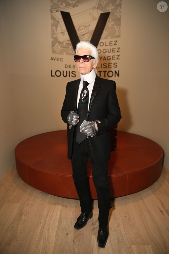 Karl Lagerfeld assiste au vernissage de l'exposition "Volez, Voguez, Voyagez - Louis Vuitton" au Grand Palais. Paris, le 3 décembre 2015.