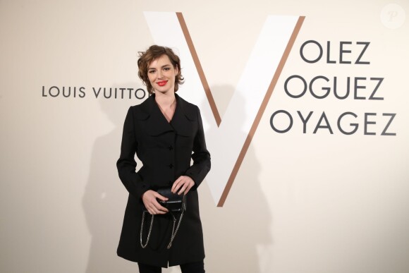Louise Bourgoin assiste au vernissage de l'exposition "Volez, Voguez, Voyagez - Louis Vuitton" au Grand Palais. Paris, le 3 décembre 2015.