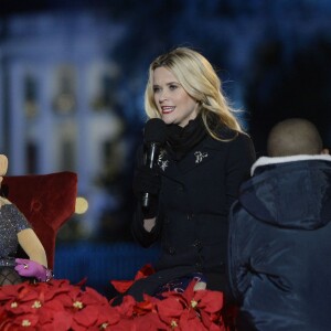 Miss Piggy et Reese Witherspoon lors de la cérémonie d'illumination du sapin de Noël de la Maison Blanche. Washington, le 3 décembre 2015.