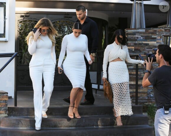 Khloé, Kim et Kourtney Kardashian à Westlake Village, le 7 juillet 2015.